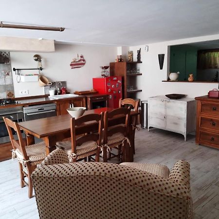 Un Apartamento Vacacional Con Detalles De Un Hogar マイレナ・デル・アルハラフェ エクステリア 写真