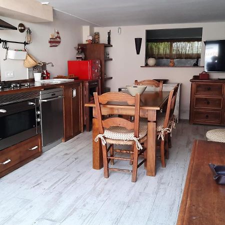 Un Apartamento Vacacional Con Detalles De Un Hogar マイレナ・デル・アルハラフェ エクステリア 写真