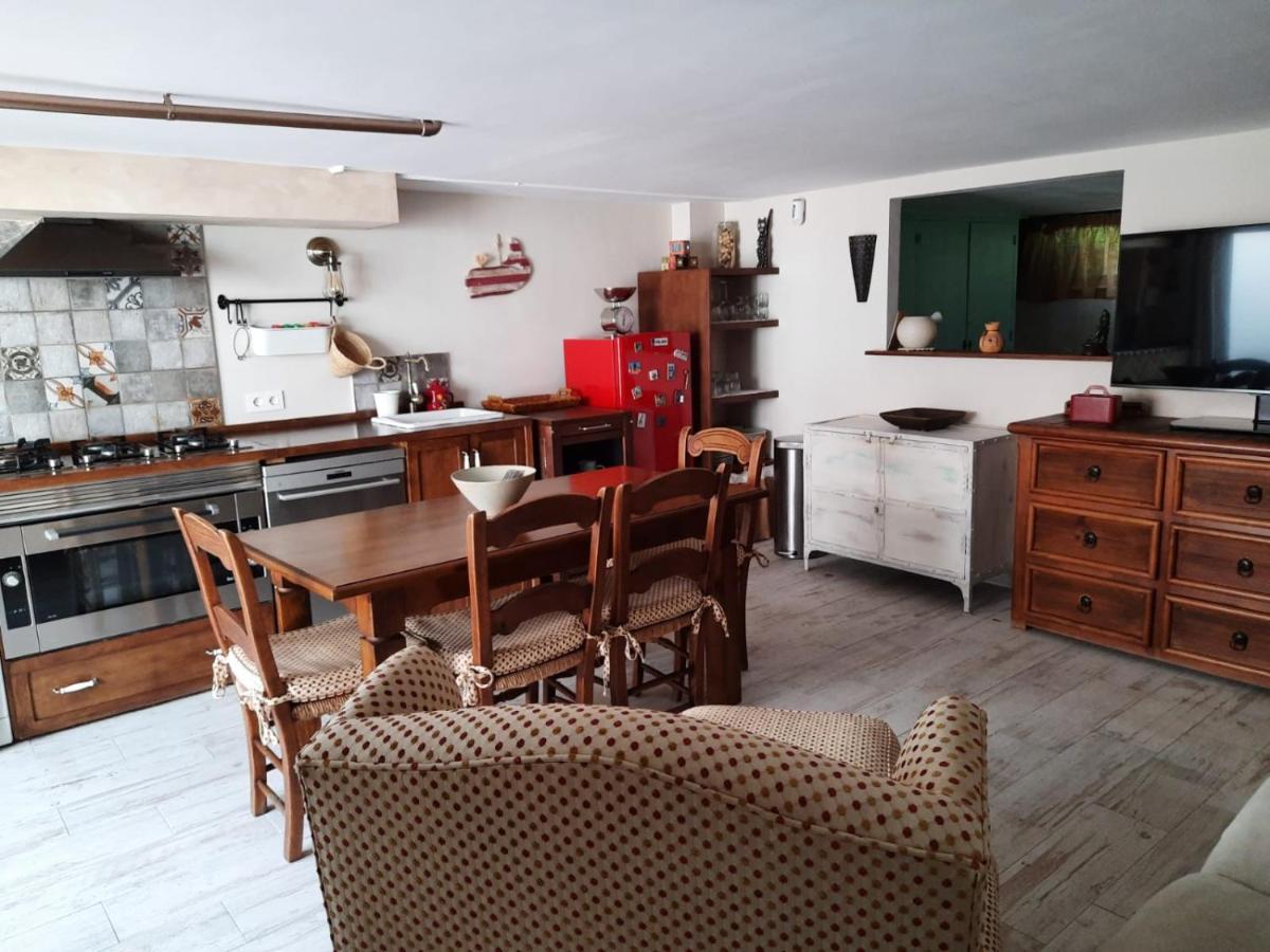 Un Apartamento Vacacional Con Detalles De Un Hogar マイレナ・デル・アルハラフェ エクステリア 写真