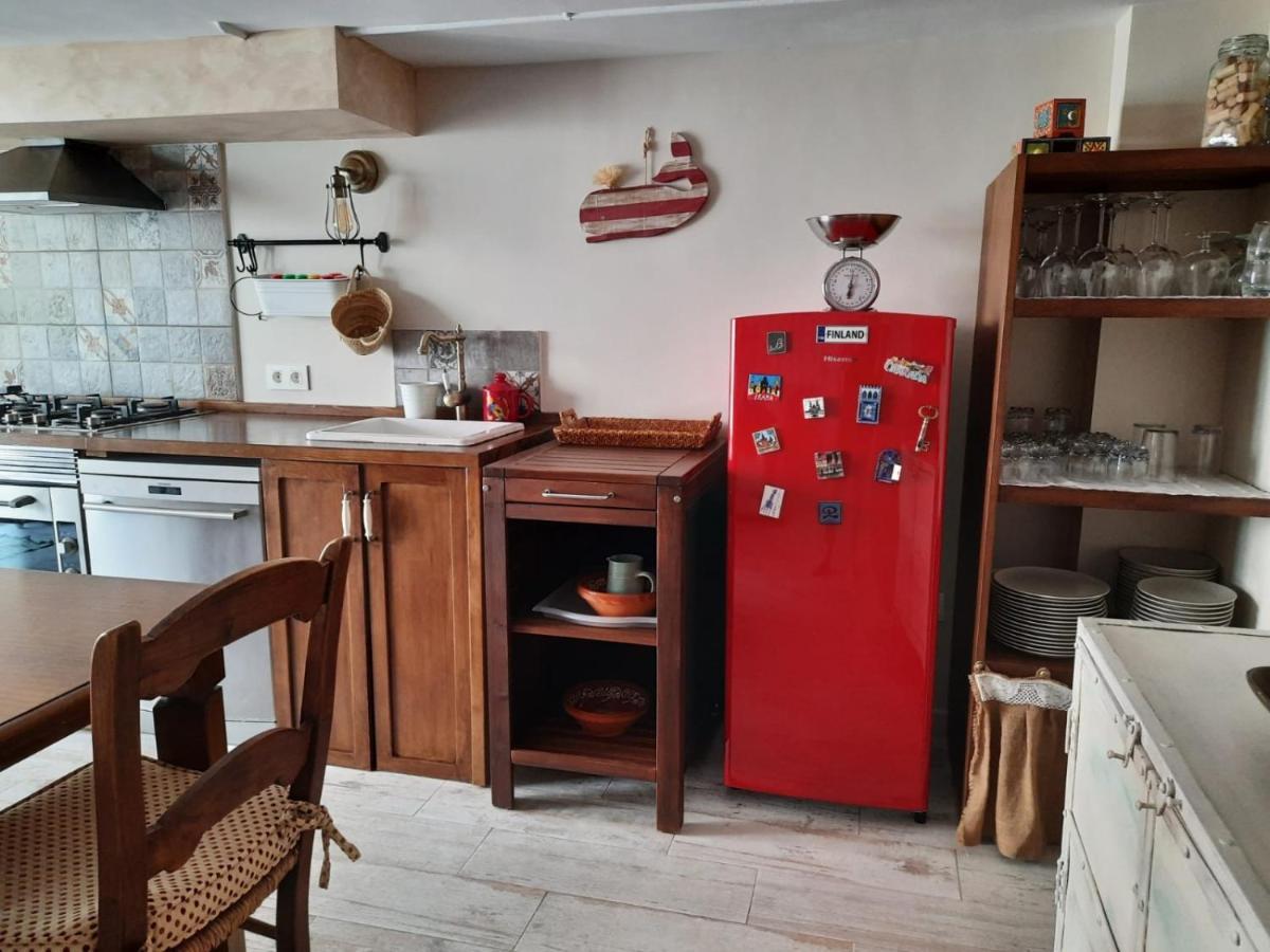 Un Apartamento Vacacional Con Detalles De Un Hogar マイレナ・デル・アルハラフェ エクステリア 写真