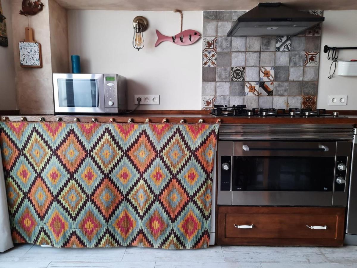 Un Apartamento Vacacional Con Detalles De Un Hogar マイレナ・デル・アルハラフェ エクステリア 写真